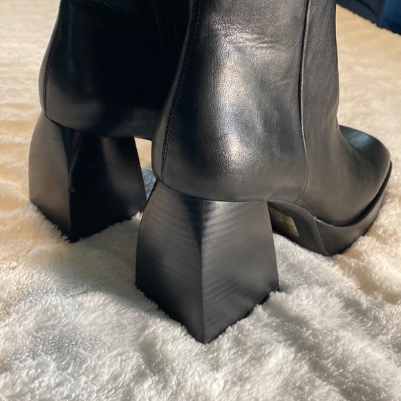 DAUPHIN BOOTS - Picture 5 of 9